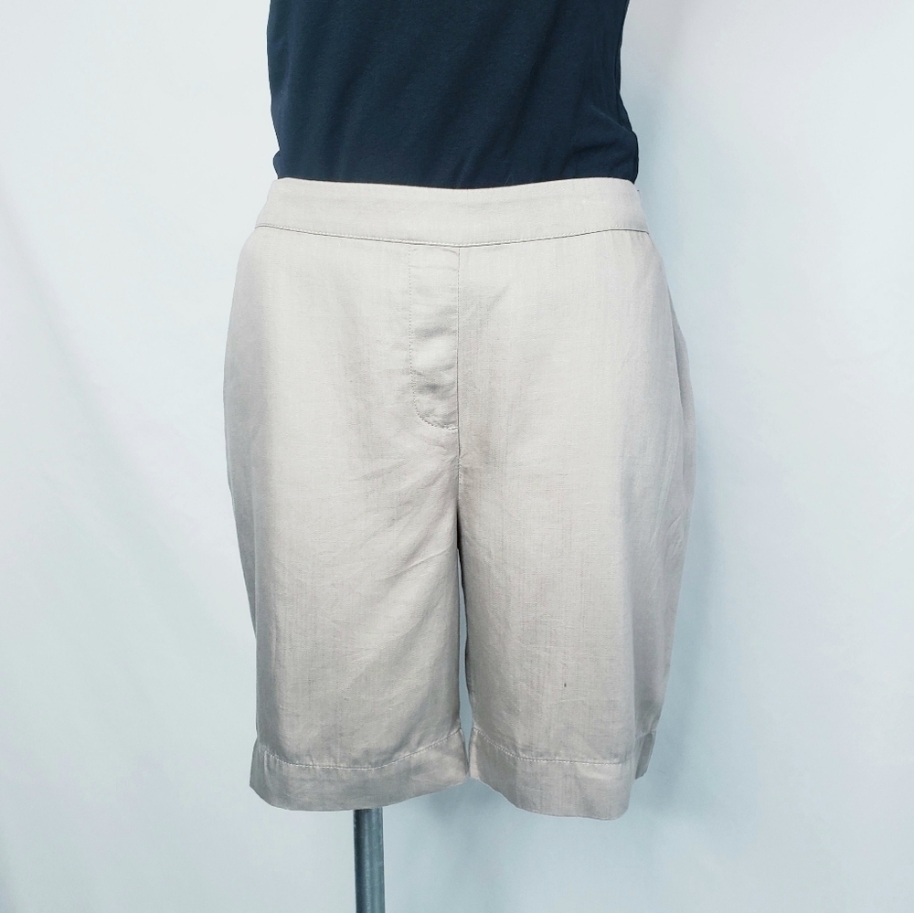 NWT Chico's Tencel 7" Pull On Shorts Pale Taupe Small
